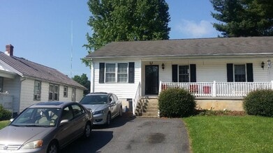 Building Photo - 2504 Hickory St