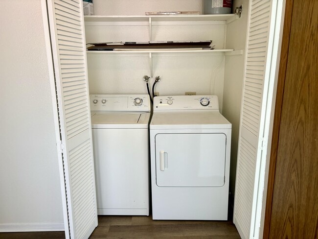 Building Photo - 9885 Caspi Gardens Dr