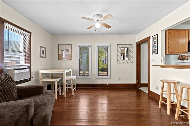 Building Photo - 423 Pingree Blvd
