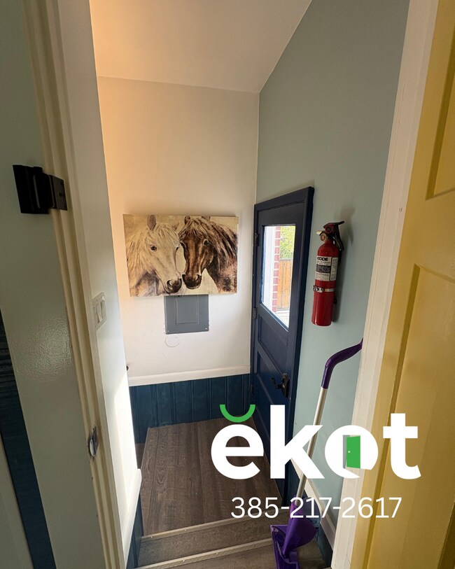 Building Photo - Birtok-500 South-1269