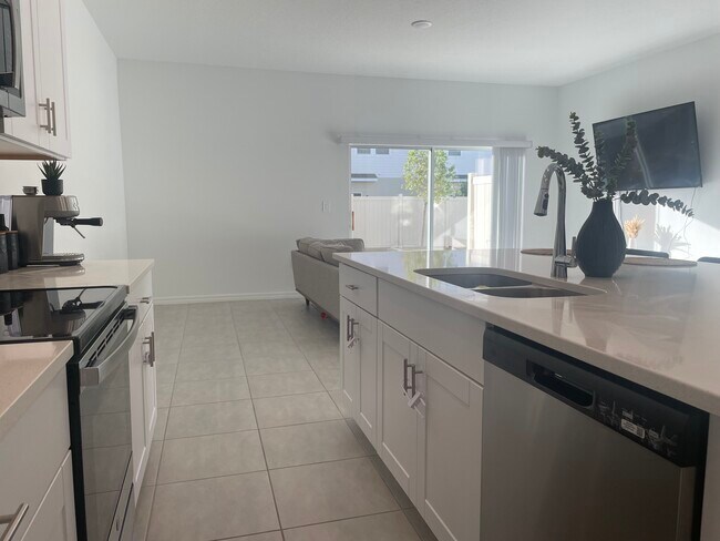 Building Photo - 1308 Drake Rdg Dr