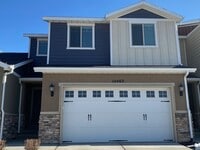 Building Photo - 3 Bed 2.5 Bath Available June 1st
