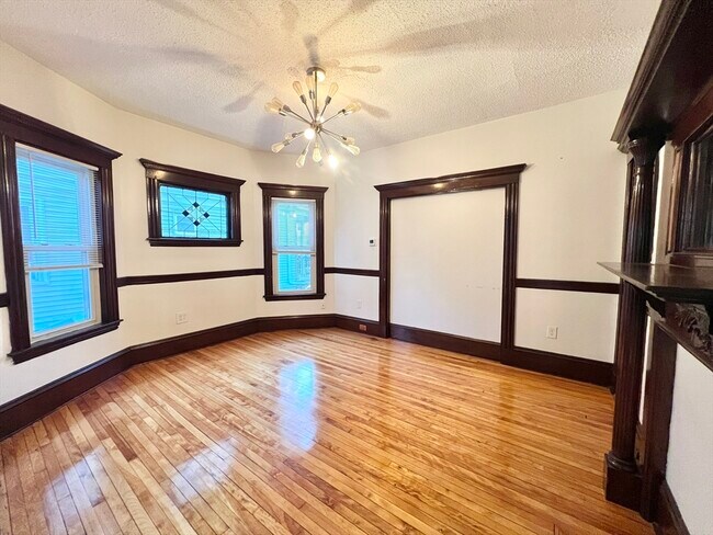 Building Photo - 18 Sherman St