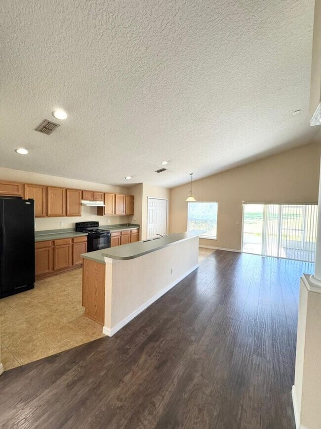 Building Photo - 205 Pima Trail