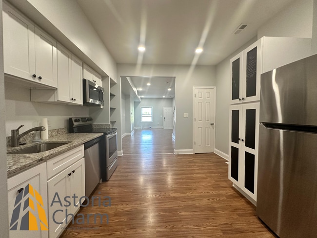 Building Photo - Updated 2 Bedroom 1.5 Bath Home with Deck,...
