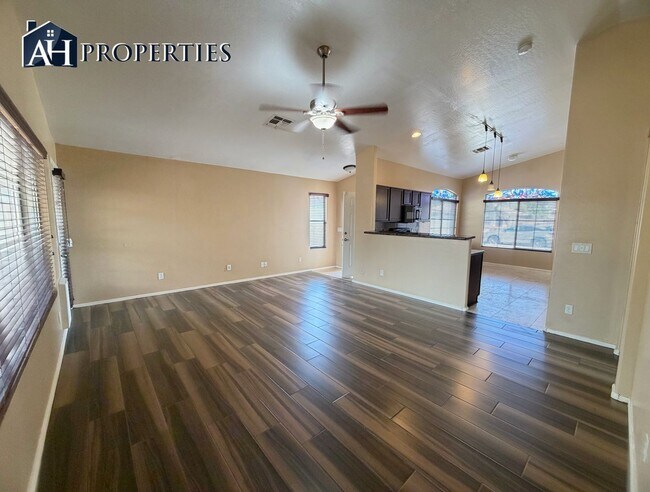 Building Photo - 9543 W Sunnyslope Ln