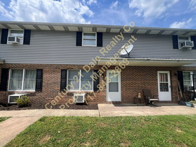 Building Photo - 2 Bedroom, 1.5 Bath in Dallastown