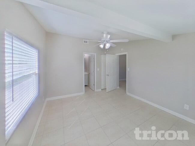 Building Photo - 6313 S Clark Ave