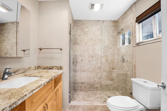Building Photo - Luxury View Home On Canyon Rim