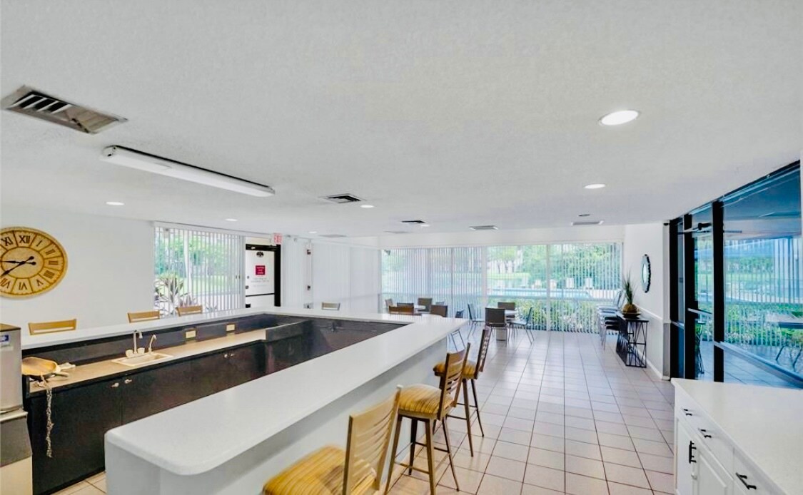 Building Photo - 2104 S Cypress Bend Dr