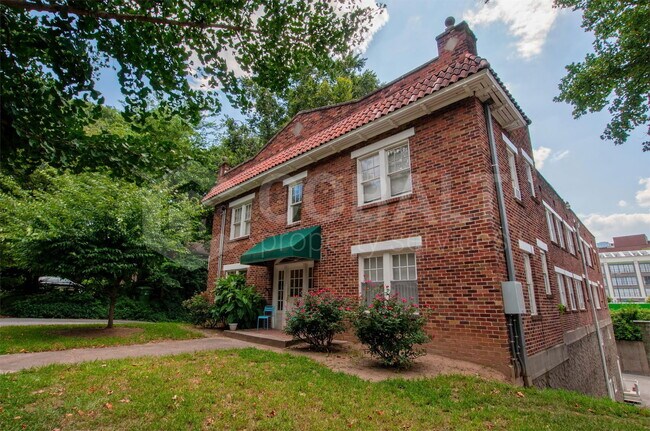 Building Photo - 674 Somerset Ter NE