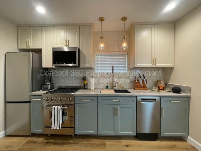 Building Photo - 1813 W Arbutus St