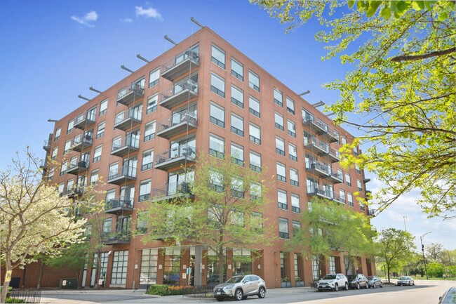 Primary Photo - 859 W Erie St