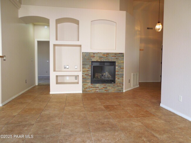 Building Photo - 5819 N Bronco Ln