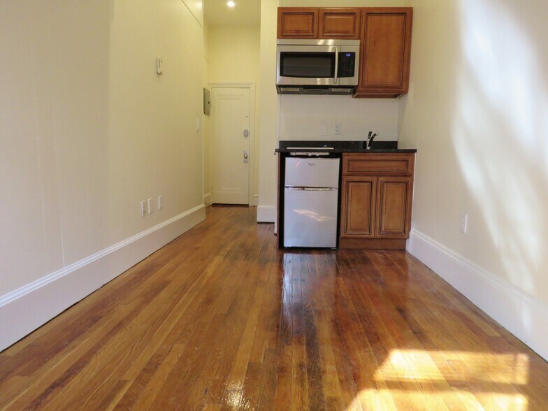 Building Photo - 397 Marlborough St