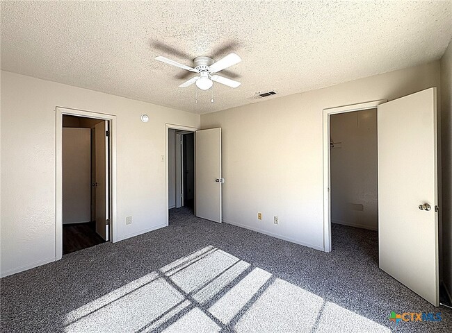 Building Photo - 1202 Covey Ln