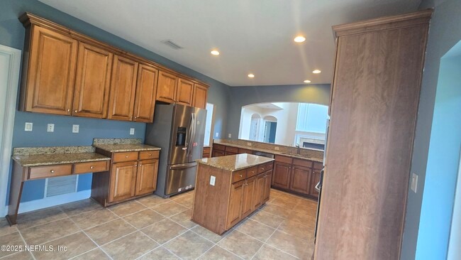Building Photo - 7716 Watermark Ln S