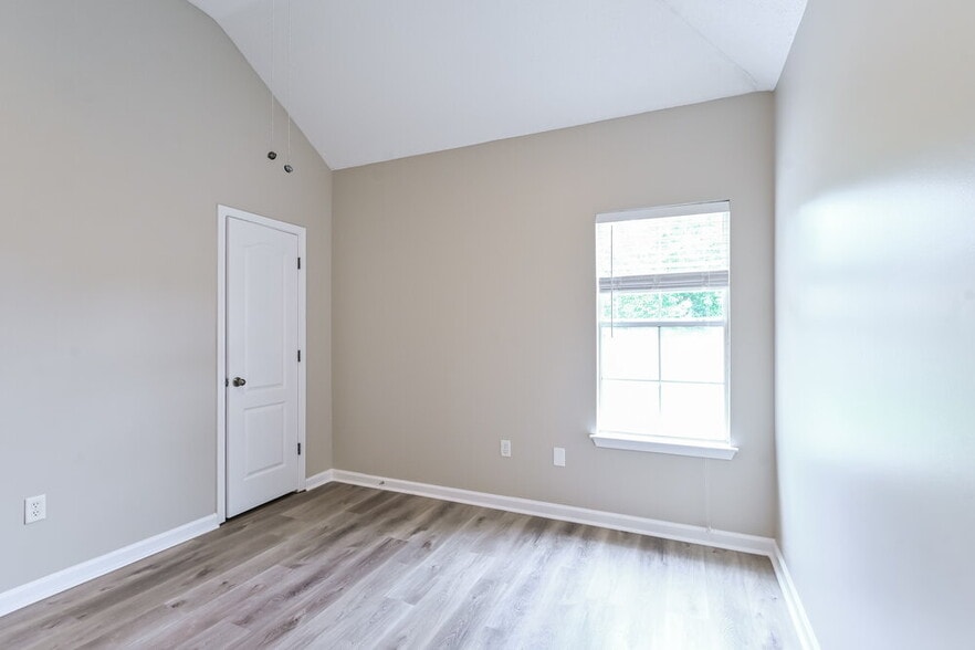 Building Photo - 10182 Whitcomb Ln