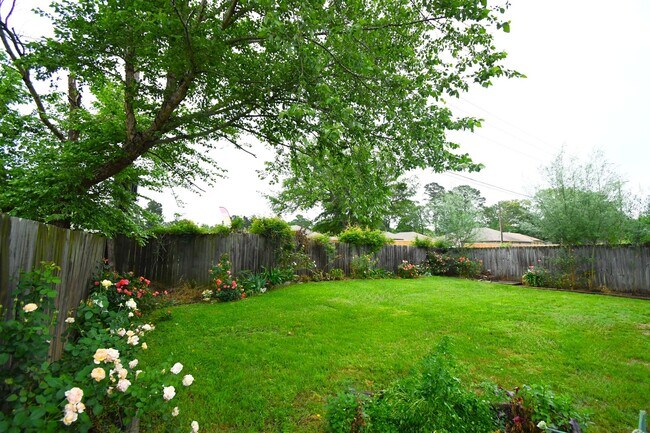 Building Photo - Beautiful 3 Bedroom, 2 Bath Home in Flint!