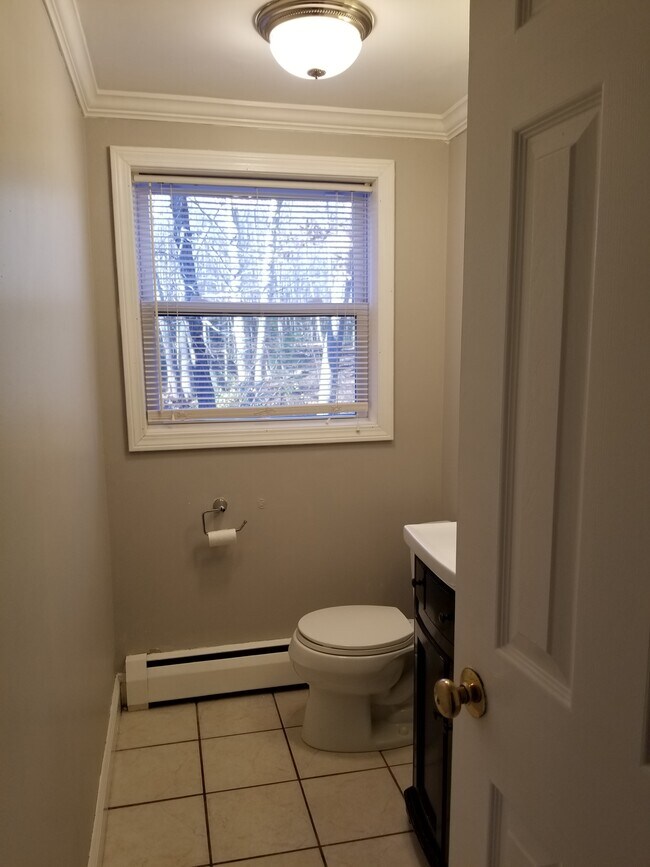 Building Photo - 370 High St