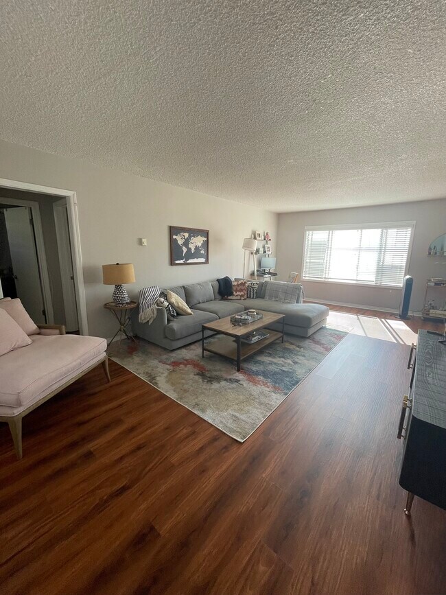 Living room - 2002 4th St
