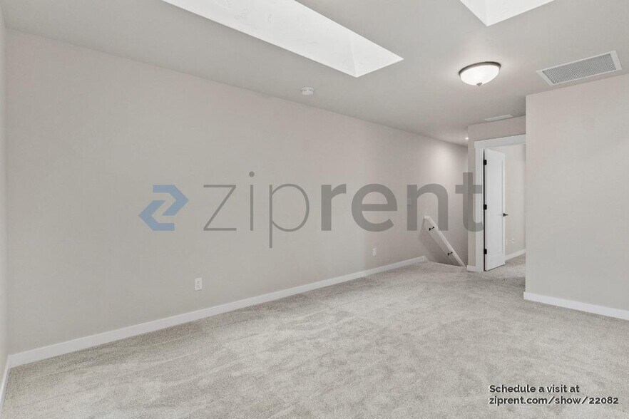 Building Photo - 4111 SE Century Blvd