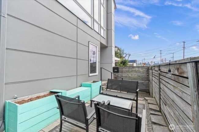 Building Photo - 3 bedroom in Seattle WA 98108
