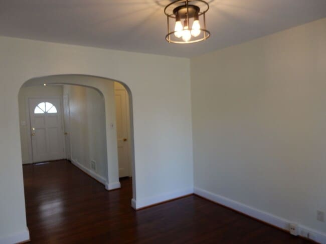 Building Photo - 3 BR home, convenient to Downtown Vinton!