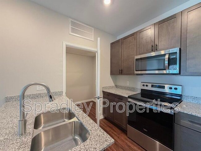 Building Photo - 1124 W Ave O