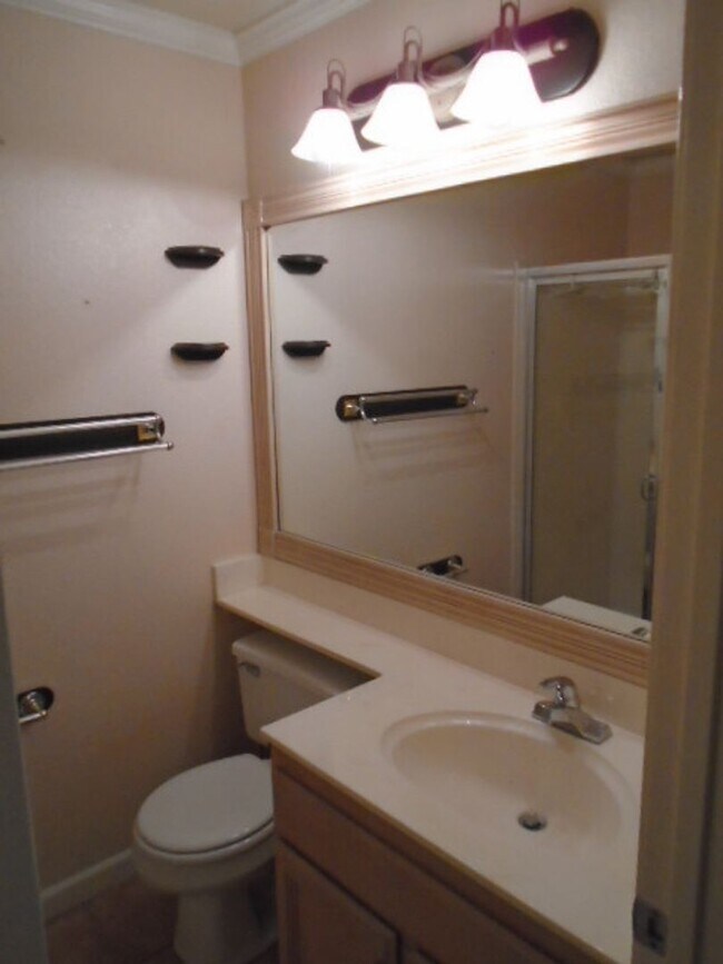 Building Photo - NICE TWO STORY, 3 BEDROOM, 3 FULL BATHROOM...