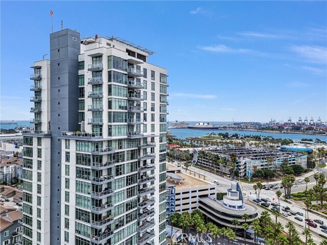 Building Photo - 411 W Seaside Way