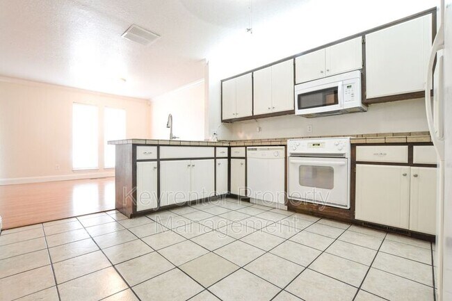 Building Photo - 10209 Shadowridge Dr