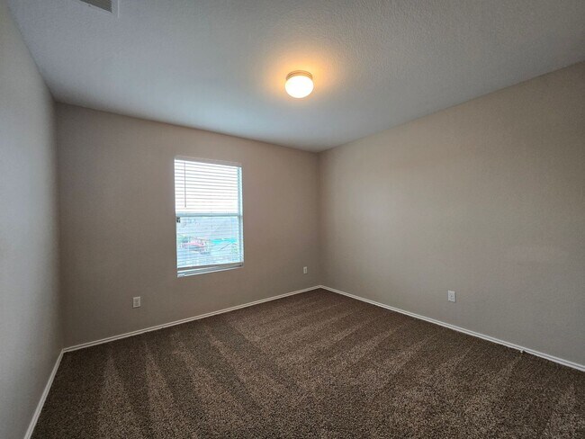 Building Photo - 5302 Lyra Dr