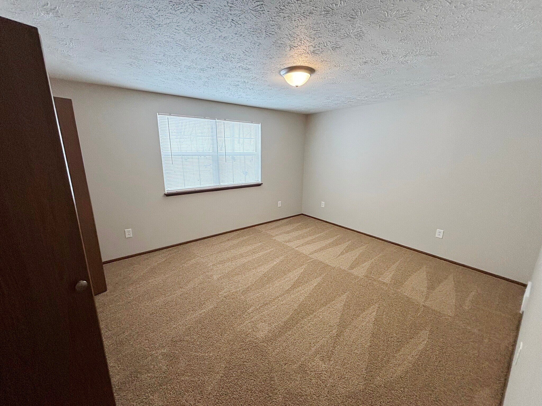 Building Photo - 225 Hillview Ln