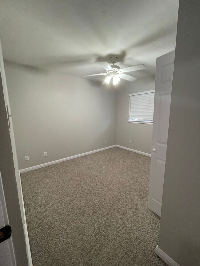 Building Photo - NEW ON MARKET