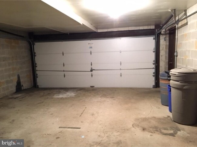 Building Photo - 2410 David Dr