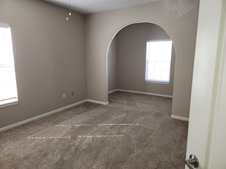 Building Photo - 12913 Tradd St