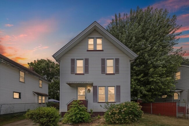 Primary Photo - Bright living ? cozy dining flow for every...