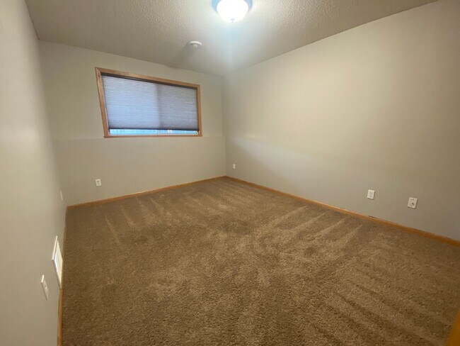 Building Photo - 3 Bedroom Twinhome near the New Sandford Hospital!!