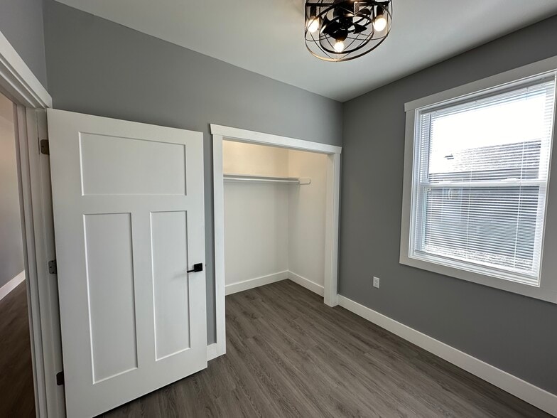 Building Photo - 1102 S Malott St