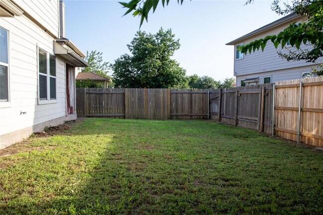 Building Photo - 3936 Links Ln