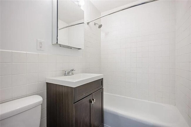 Building Photo - 1000 East Ave