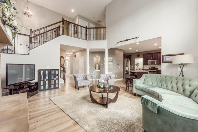 Building Photo - 7916 Avaleen Cir