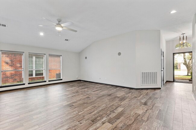 Building Photo - 20815 Whitevine Way