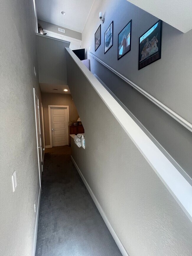 Building Photo - 2 Bed, 1 Bath Townhouse with Roof Top Deck