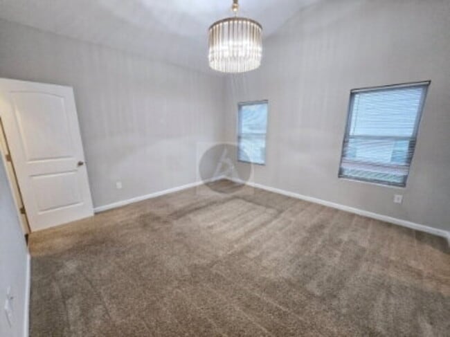 Building Photo - 28 Roundabout Ln