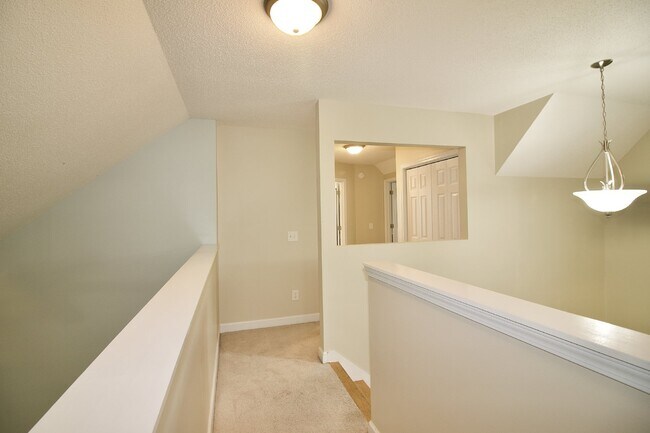 Building Photo - Great 3 bed + bonus house in Aberdeen