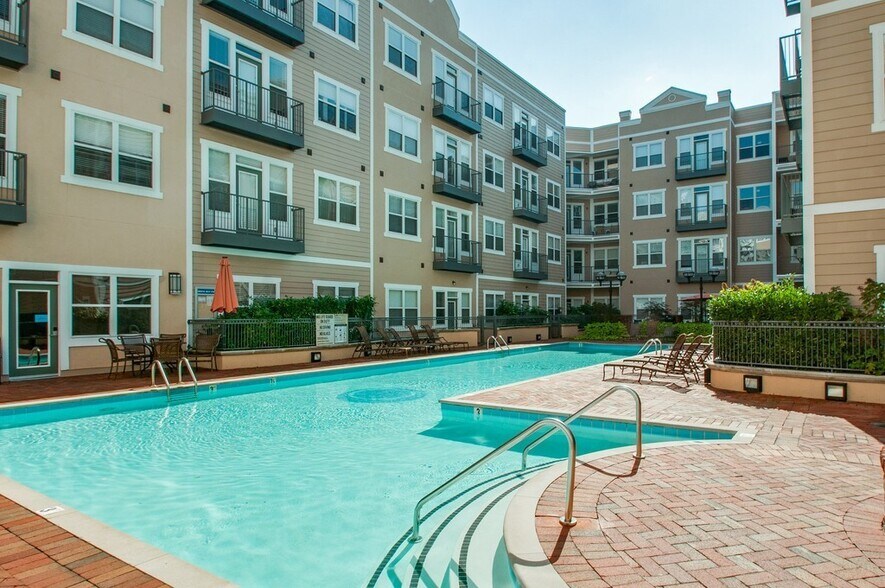 Pool - 3000 Vanderbilt Pl