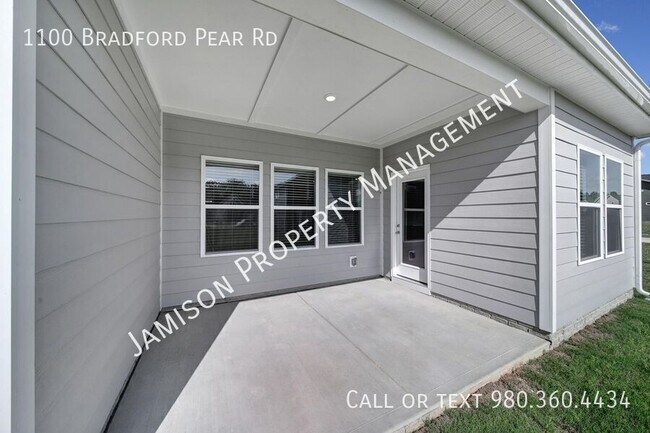 Building Photo - 1100 Bradford Pear Rd
