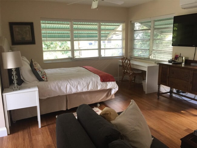 Building Photo - 1307 SW 18th Ct